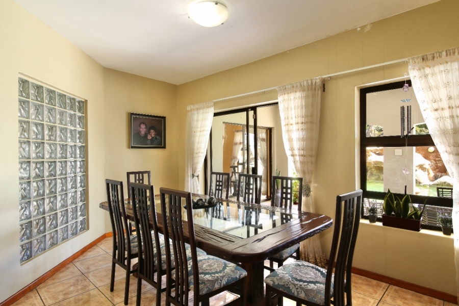 To Let 6 Bedroom Property for Rent in Sunset Beach Western Cape